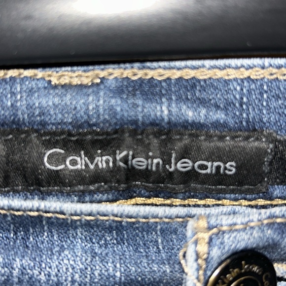 Ladies Calvin Klein jeans - Picture 2 of 5